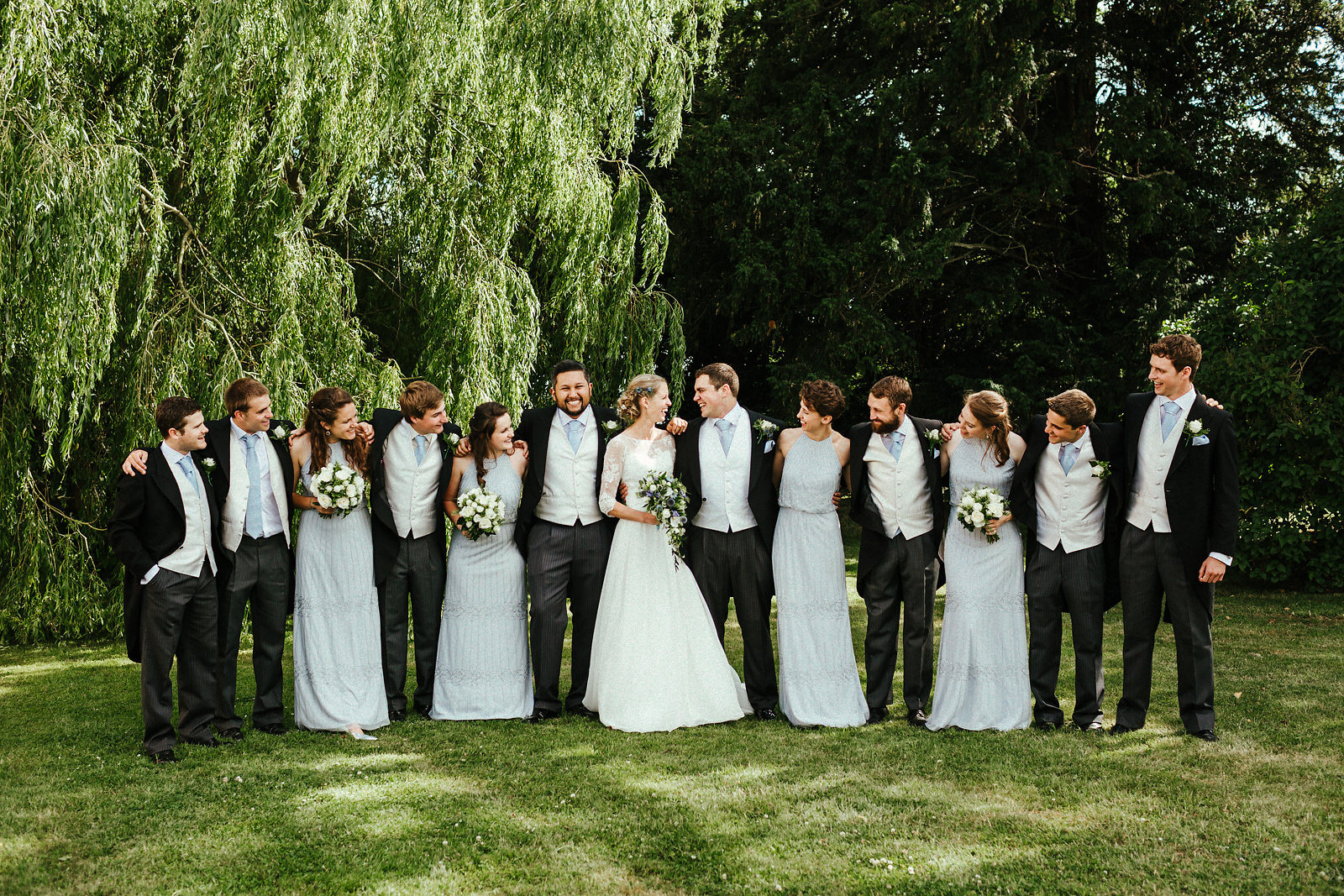 Easy wedding group photo idea