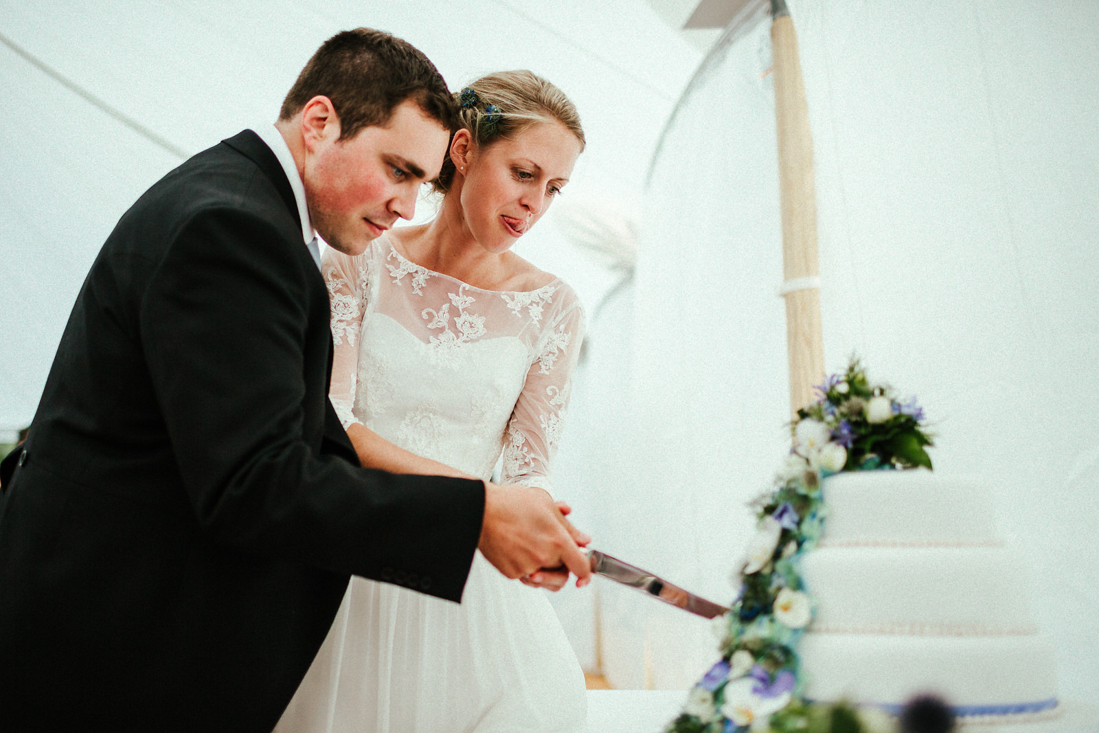 Cutting the cake hand position