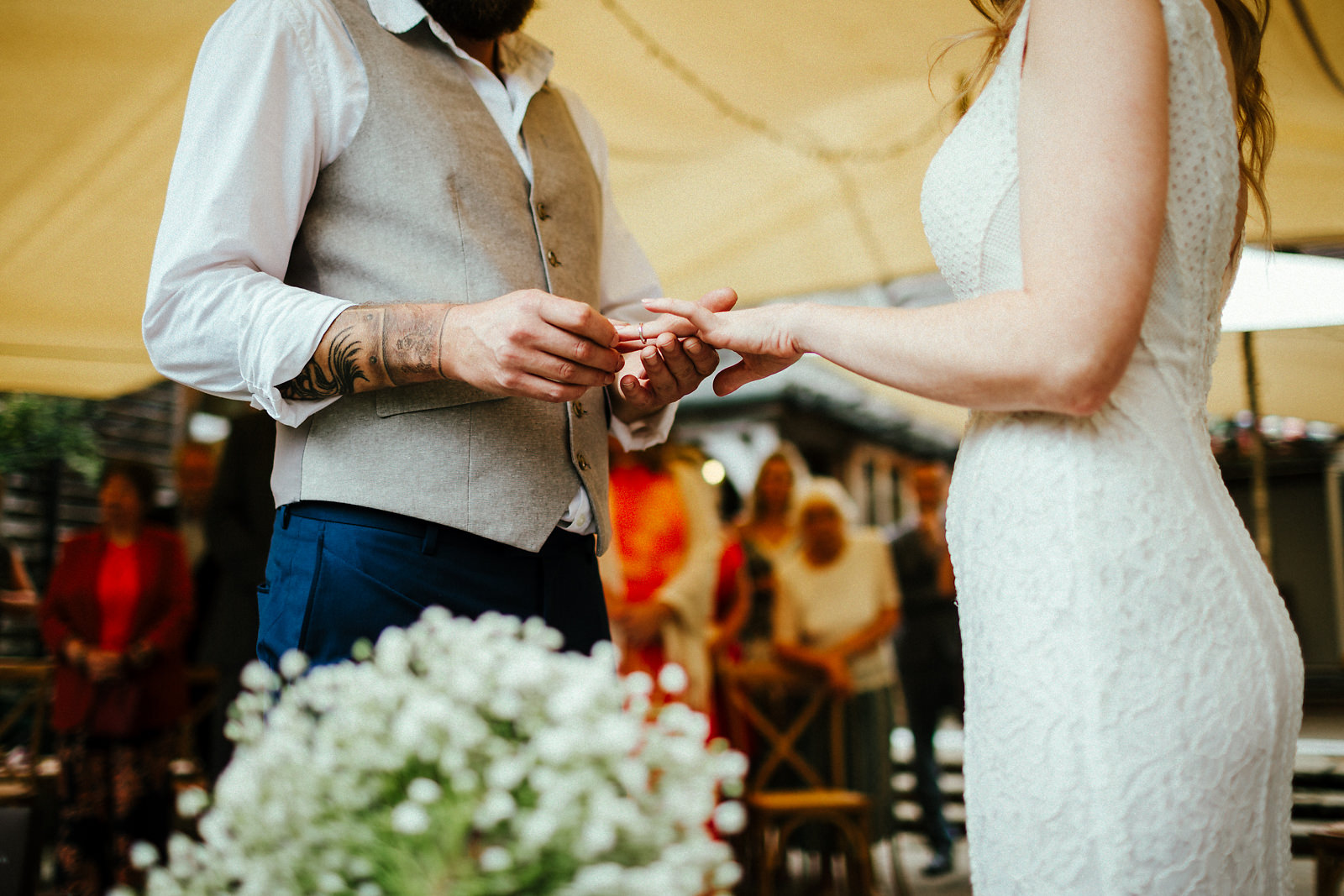 Exchange of rings at the courtyard 