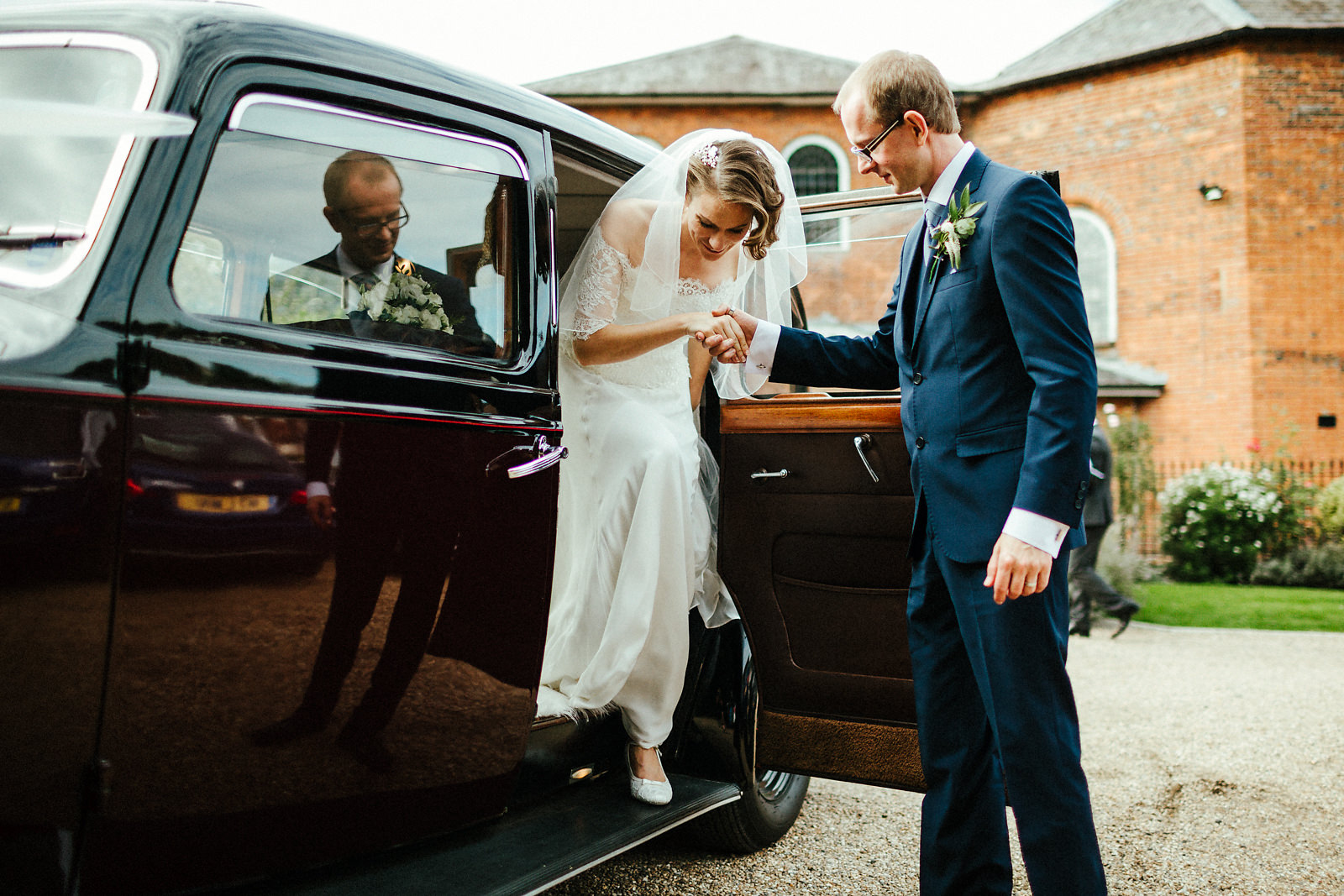 Bride and groom arrive at Kings Chapel in September wedding