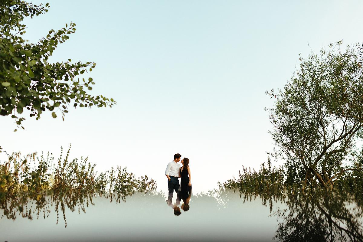 Creative pre-wedding photos in Cambridge country park