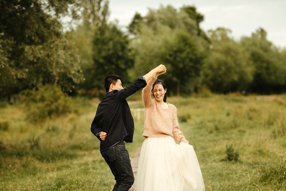 Modern Cambridge pre-wedding photo shoot