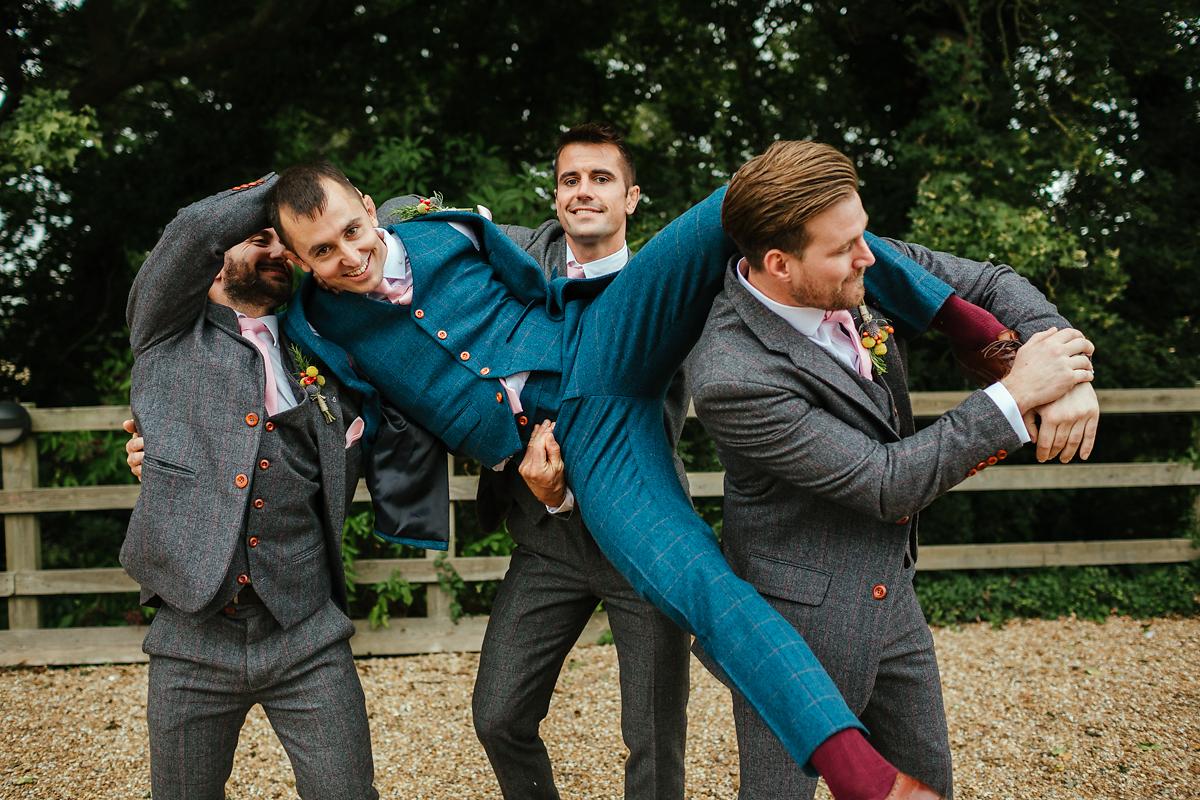 Fun wedding group photos